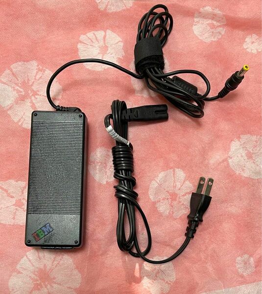 中古・動作品・IBM ACアダプター　02K6746FRU 16V=4.5A