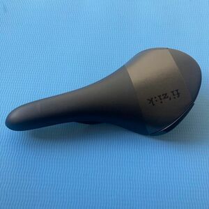 自転車　サドル　フィジーク　美品　fizik アリアンテ