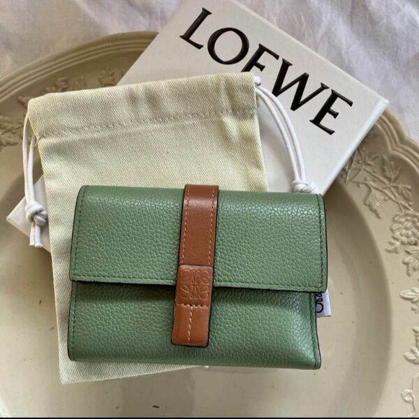 なかなか綺麗LOEWEロエベ バーティカル アナグラム 三つ折財布