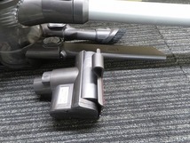 J☆dyson　ダイソンコードレスクリーナー　DC35 multifloor 掃除機　現状品_画像6