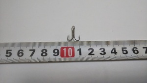 トリプルフック　トレブルフック　#10　40本　セット　ルアー用　シーバス 　ブラックバス　針の先と軸との間：5mm　針全体の横幅：12mm