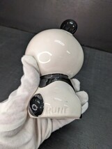 2【レア】内藤ルネ RUNE パンダ 花束 花 貯金箱 昭和レトロ 当時物 陶器 人形 置物 　内藤ルネ　パンダの陶器の貯金箱 ルネ デッドストック_画像4