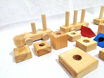 ∞ 美品 知育玩具 木工細工 3両編成列車 積み木 木製 WOODEN TRAIN 木箱入り_画像6