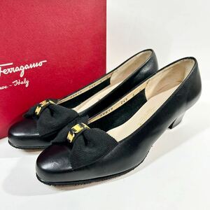 極美品　Salvatore Ferragamo サルヴァトーレフェラガモ フェラガモ パンプス　リボン　イタリア製 レザー ブラック　5C （22cm相当）