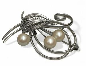  pearl brooch accessory ornament ceremonial occasions brilliant 