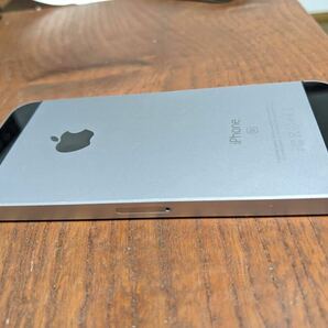 【美品】Apple iPhone SE 第一世代 バッテリー容量100% SIMフリー アップル 軽いアイフォン 小さいサイズ4インチスクリーン 1円スタート の画像6