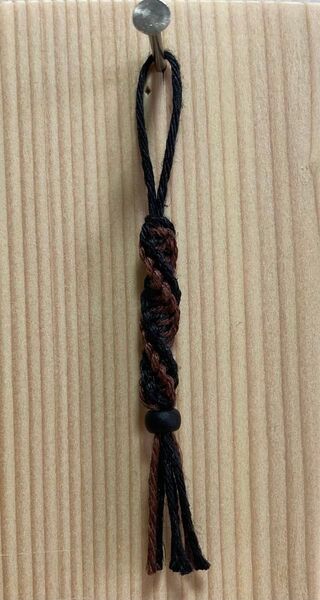 ヘンプ ストラップ 麻ひも 組紐 組ひも 根付 ハンドメイド 手作り 黒・茶