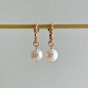 【010】あこや貝本真珠　ピアリングチャーム　高グレードシリーズ 大変綺麗な珠