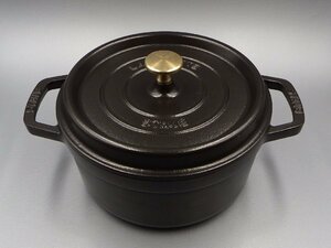 #【中古美品】STAUB ストウブ ピコ・ココット 22cm 鍋 ブラック 本体のみ 鋳物 ホーロー フランス /ガス オーブン IH 調理器具（札）