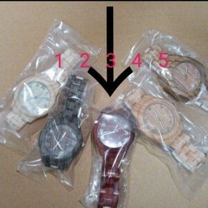 1本価格　木製風のデザインのおしゃれ腕時計です。木製風の風合いを樹脂で再現。木製風樹脂製腕時計　3番　