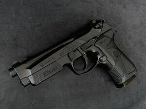 お待たせの微量再製作 WE BERETTA 90-Two リアルカスタム 。