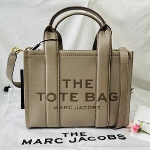 新作 MARC JACOBS マークジェイコブス レザー ミニ トートバッグ ショルダーバッグ セメント THE LEATHER MINI TOTE BAG CEMENT