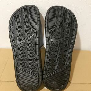 新品未使用 NIKEナイキ BENASSI ベナッシ ミスマッチ JDI 27cm 白黒 ホワイト ブラック シャワーサンダル スリッパ アシンメトリー 黒白の画像3