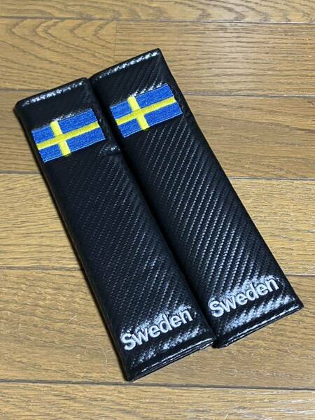 スウェーデン シートベルトカバー 肩パッド 国旗 バルブキャップ カーボン　ボルボ V90 XC40 XC70 クロスカントリー