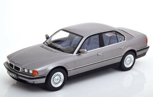 3/30までの大特価50％OFF!!【KKスケール】 1/18 BMW 740i E38 1.シリーズ 1994 silver [KKDC180363]★未開封新品！