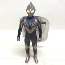 ☆送料230円 BANDAI バンダイ ウルトラヒーロー500 ティガダーク(SD) タグ PVC ウルトラマン フィギュア 特撮 コレクション 現状品☆K81010_画像1