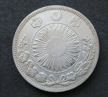 A1【本物保証】◇極美品◇明治3年　普通円　有輪　旧1円銀貨 量目 26.80g 直径 38.59ｍｍ 厚み 2.46ｍｍ ◇真正品◇稀少◇_画像2