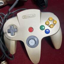4棚078 任天堂 Nintendo 64 ゴールド トイザらス限定 NUS-001 中古 通電可_画像3