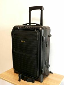 # rare model # new goods * quiet sound 2 wheel wheel #RIMOWA# Rimowa salsa bolero * machine inside bringing in size # half gloss black * original hook attached # anonymity delivery #