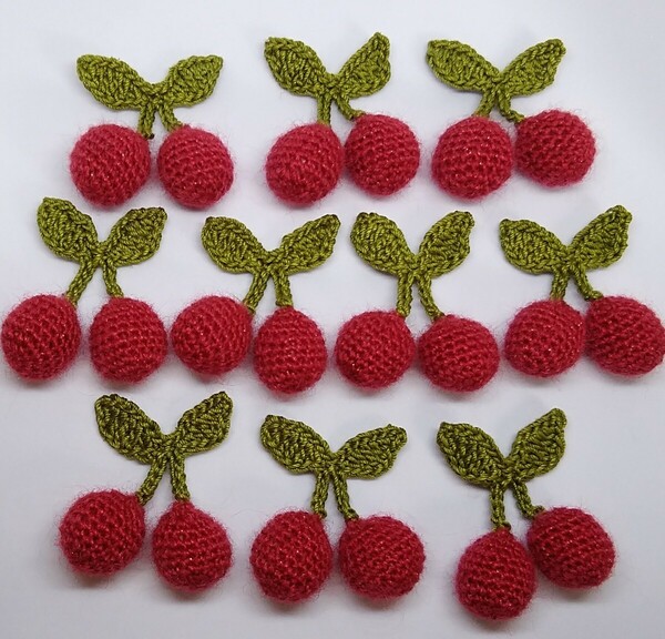 【ハンドメイド】モヘア毛糸編み　さくらんぼ　赤　10個セット　モチーフ　