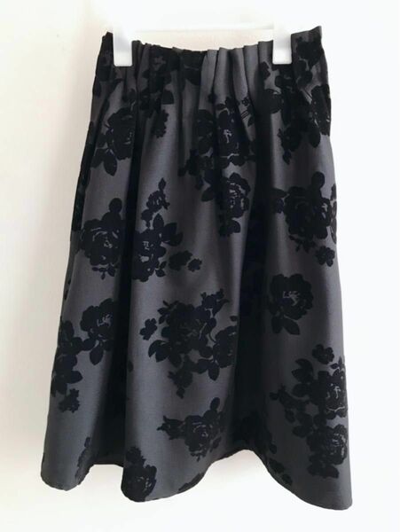 花柄 バラ　ブラック スカート　W64 