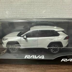 新品・未開封　トヨタ　RAV4　ホワイトパールクリスタルシャイン　1/30