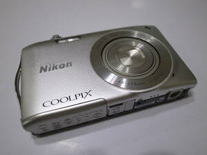 NIkon COOLPIX S3300 シルバー//光学6倍ズーム//1602万画素