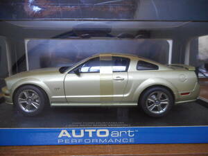 AUTOart 1/18 2005 FORD MUSTANG GT (2004 AUTO SHOW VERSION)