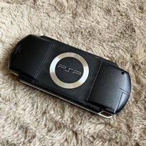 液晶美品　PSP-1000 本体　ブラック　動作確認済み　本体、ケース、純正ACアダプタ、純正メモリースティックセット_画像7