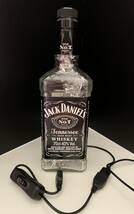 Jack Daniel ボトルランプ（間接照明）　空瓶リメイク品　ブルーLED仕様　USB電源 オンオフスイッチ付き！_画像5