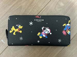 COACH ディズニーコラボ　ミッキー　ホリデープリント　ラウンドジップウォレット　CM222