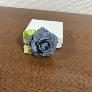 刺繍ブローチ 薔薇ブローチ 立体ブローチ