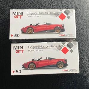 MINI GT パガーニ ウアイラ ロードスター レッド 1/64 ミニカー