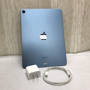 ★1円スタート iPadAir 第5世代 Wi-Fiモデル 64GB A2588 ブルー 充電器付属 動作品 現状品 初期化済 中古品 Apple製品 箱無し の画像1