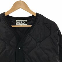 【美品】 CDG by Comme des Garcons. / シーディージー コムデギャルソン | AD2022 | × ALPHA バックロゴ キルティング ジャケット_画像2