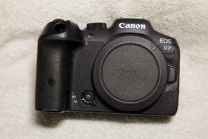 Canon EOS R7　中古品　動作良好！　バッテリー、充電器、ストラップ、液晶保護フィルム付