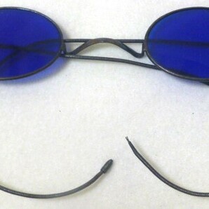 明治初期 / 当時物 ◆ 小判型メガネ / 鉄枠 / 青レンズ ◆ 眼鏡 / 度なしレンズ入り ◆ 未使用 / デットストックの画像1