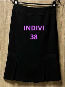 お値下げ！極美品【INDIVI 】膝丈スカート　裾プリーツ ブラック