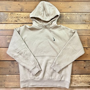 NIKE × Billie Eilish fleece hoodie ナイキ ビリーアイリッシュ コラボパーカー フーディ ベージュ系 XLサイズ ワンポイントロゴ used