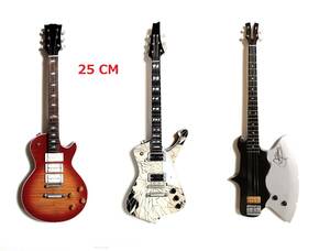 キスKiss 25 cmミニチュアベース＋ギター白3本セット。ミニ楽器
