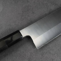 限定品 角型薄刃包丁 8寸 V金10号 刺身包丁 真空焼き入れサブゼロ処理 和包丁 黒檀黒水牛角八角柄_画像4