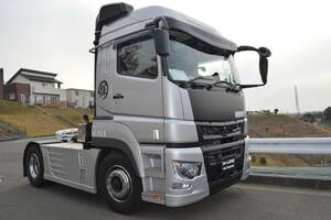 １７FUSO　トレーラー　大型　スーパーグレート　フロントバイザー（FRP)　架装、ユーロ　　H-LINEブランド