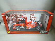 HW 1/18 フェラーリ F2004 M.シューマッハ フィギュア付き マルボロ仕様 2004 ホットウィール_画像4