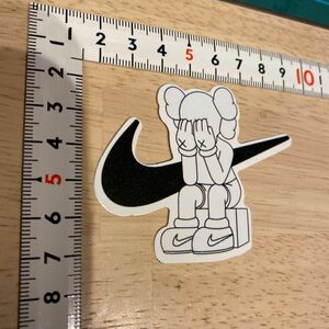 kawsステッカー NIKE ナイキ　大人気