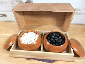 2B2-4「日本棋院 碁石 はまぐり 盤石」蛤碁石 囲碁 サイズ 詳細不明 現状品 白石 黒石 木箱入り 