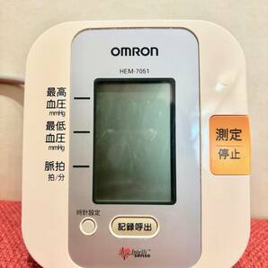 【中古】OMRON HEM-7051 上腕式デジタル血圧計の画像2