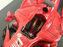 ドイツレベル 1/24 フェラーリ F2007 キミ・ライコネン 完成品_画像7