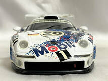 タミヤ 1/24 ポルシェ911 GT1 ル・マン 1996 K.ベンドリンガー/S.グッドイヤー/Y.ダルマス 完成品_画像4