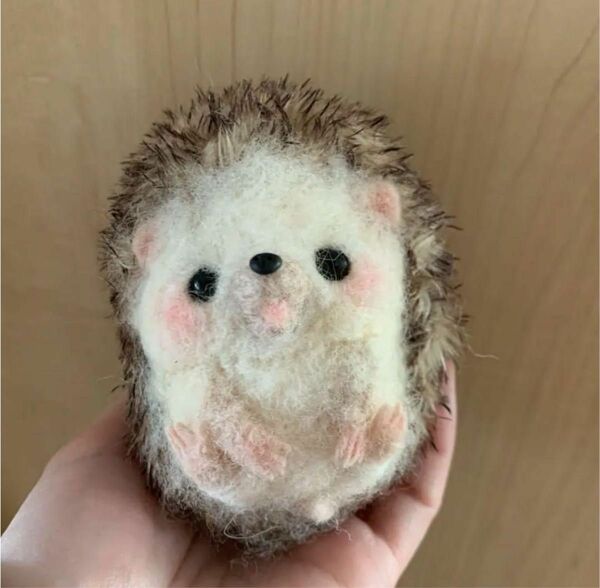 手のひらサイズのハリネズミちゃん 羊毛フェルト