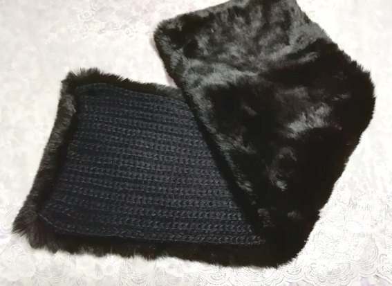 黒ブラックふわふわあったかタートルネックニットストール/マフラー Black fluffy turtleneck knit stole